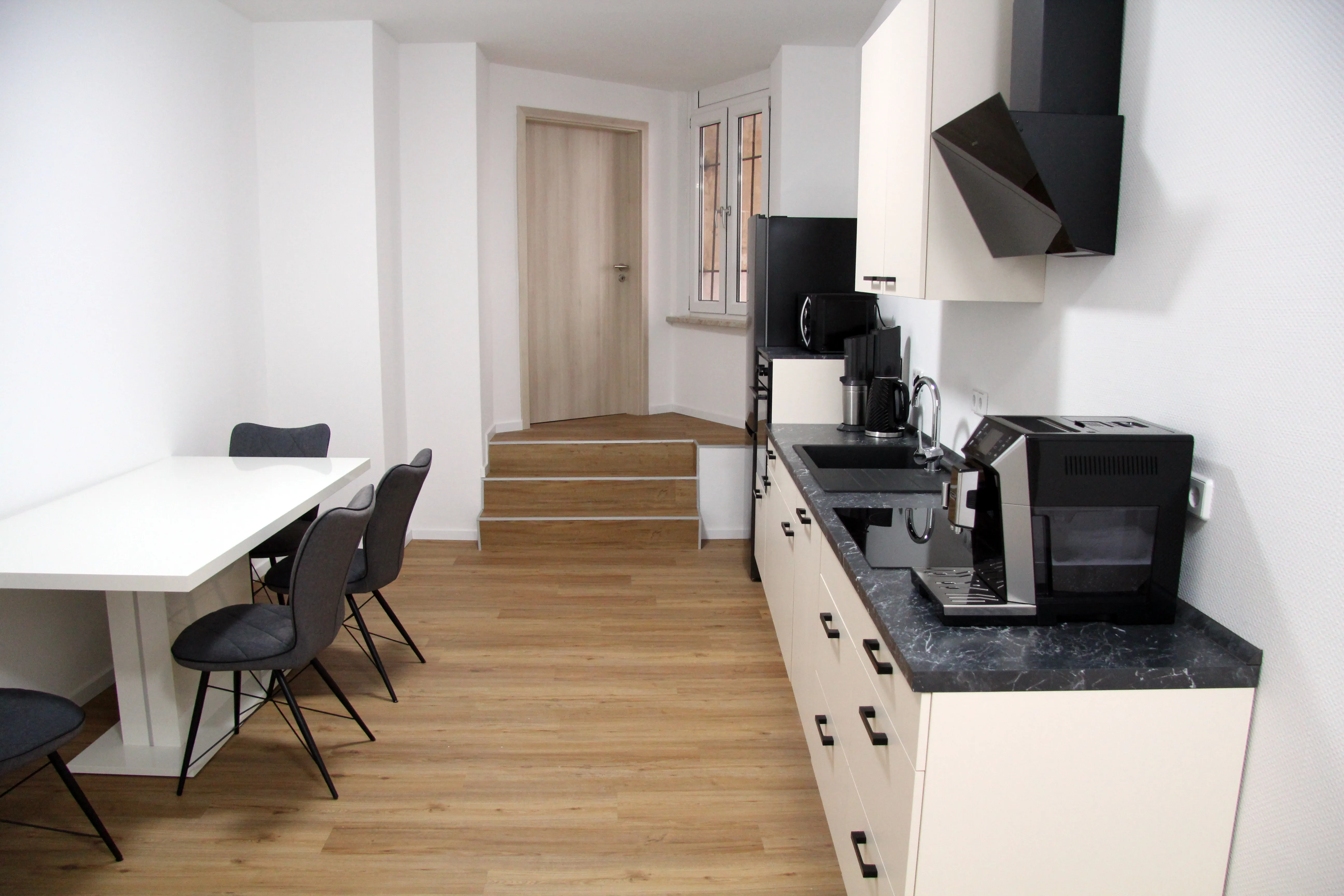 Komfortabel eingerichtetes Monteurzimmer