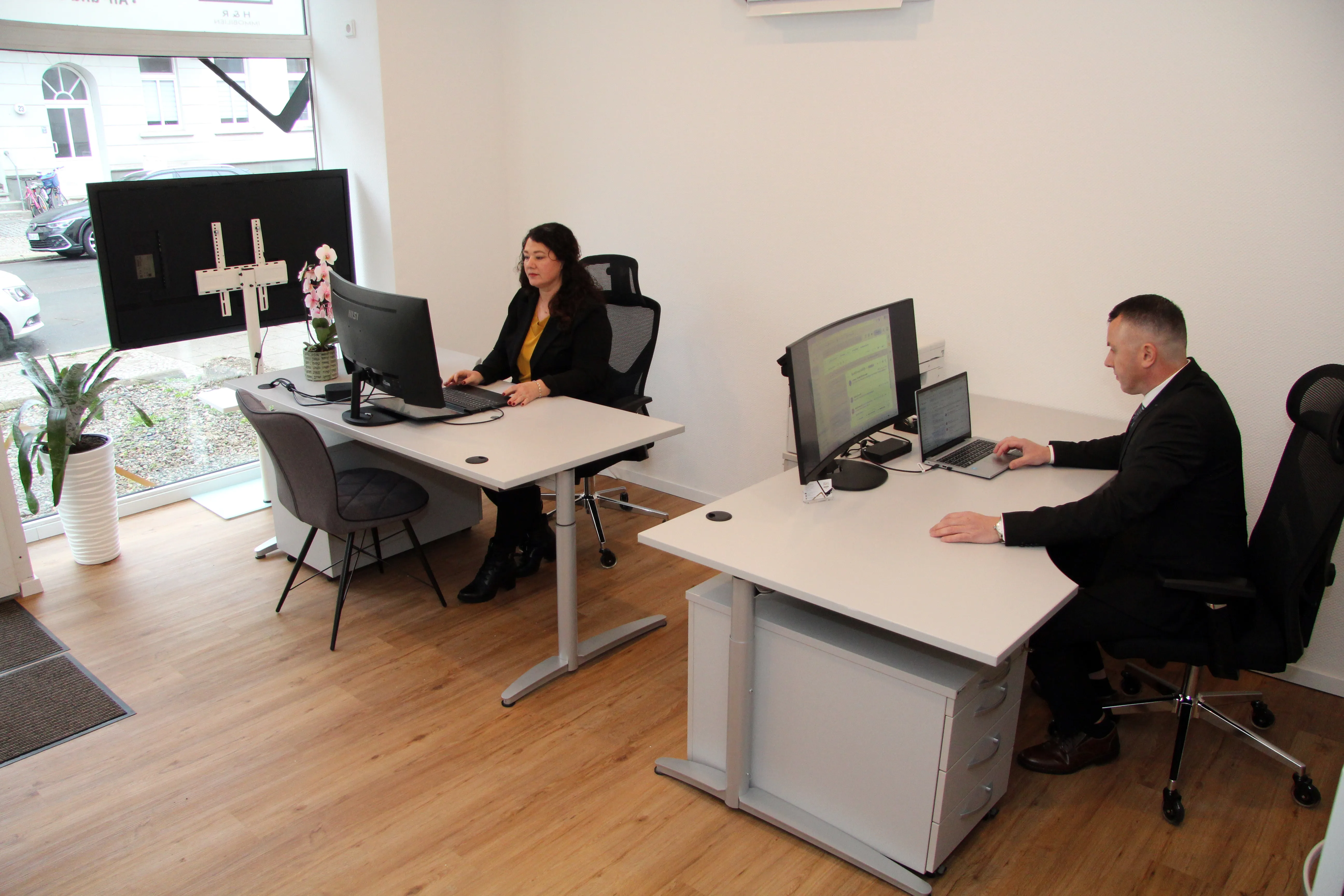 H&R Immobilien Büro